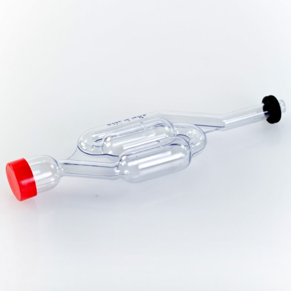 Gärröhrchen aus Kunststoff mit 2 Wasserkammern sowie einer passenden Gummimuffe